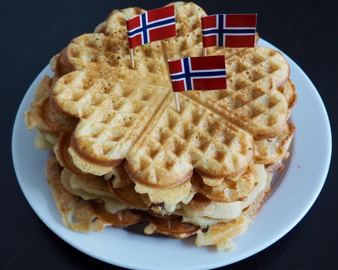 Норвежские вафли с идеальным хрустом. Норвежские вафли Waffle. Vaffel Норвежские вафли СПБ. Норвежские вафли сэндвич. Вафельница для норвежских вафель.