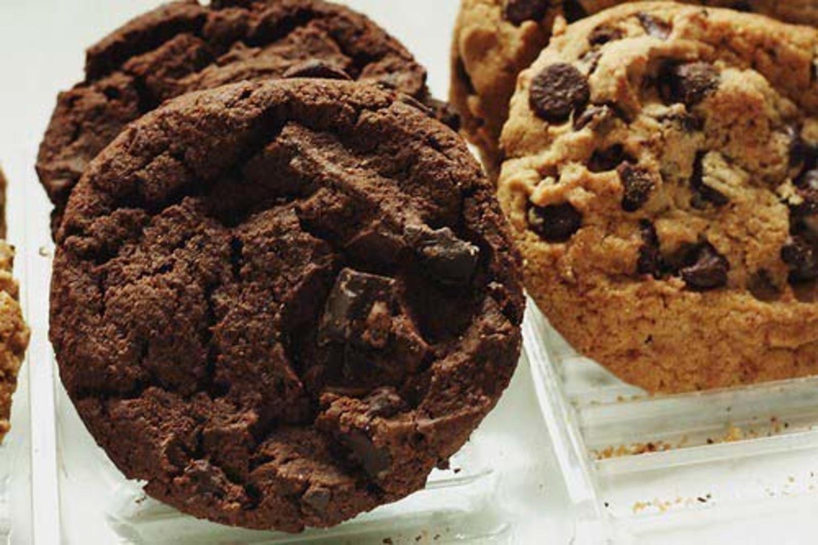 Печенье cookies с шоколадом. Американские кукис. Американское печенье. Печенье шоколадное с шоколадными кусочками. Американское шоколадное печенье.