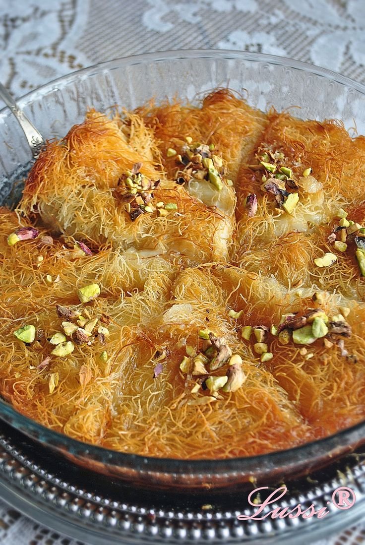 Турецкий десерт кюнефе с фисташками