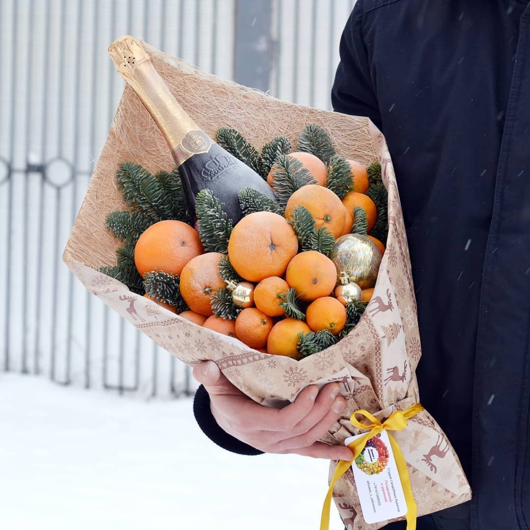 Новогодние букеты из фруктов