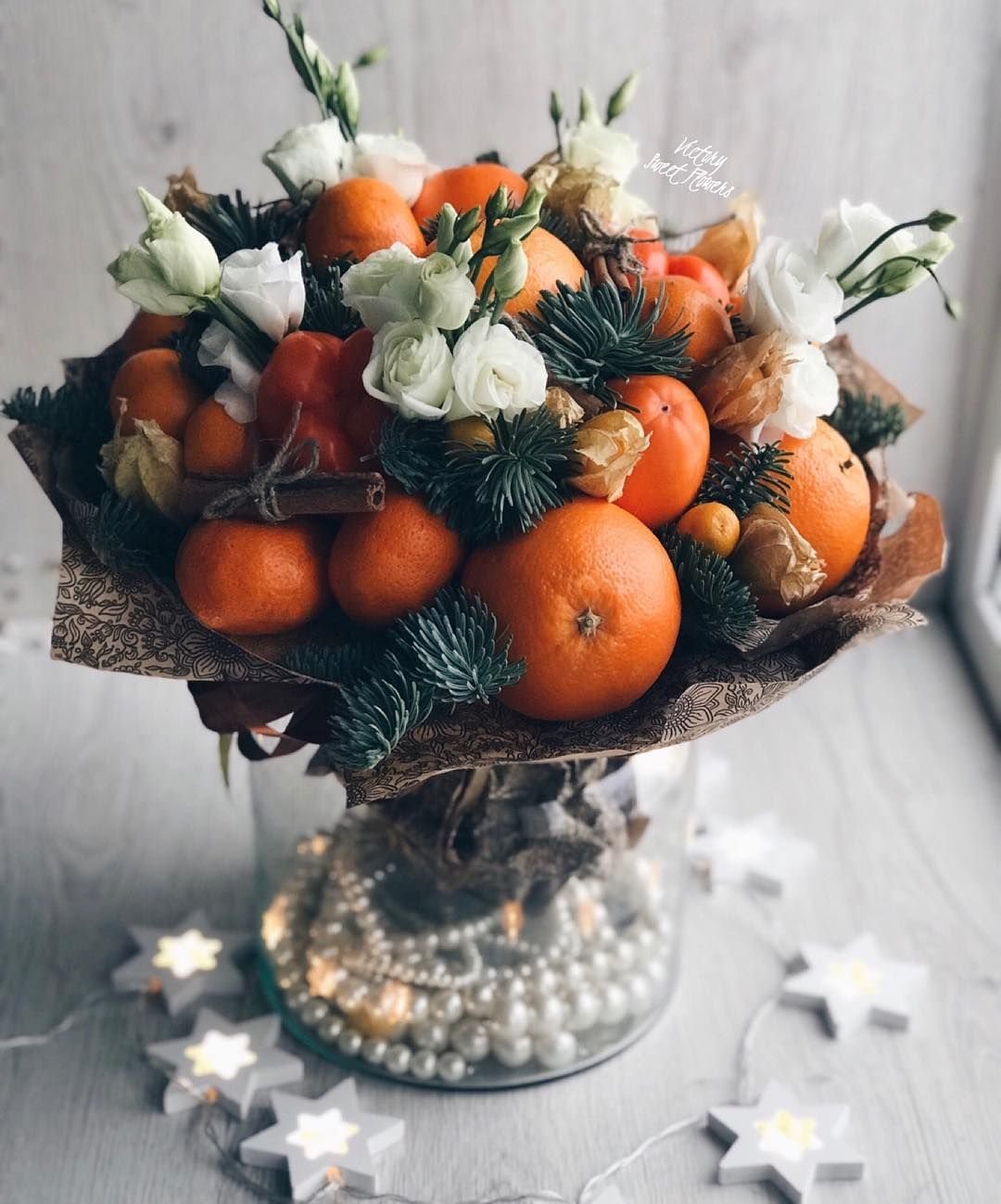 Новогодние букеты из фруктов