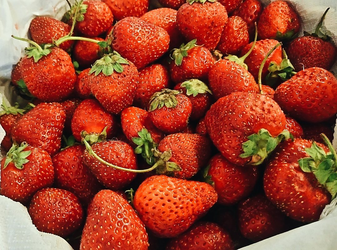 Клубника в тарелке реальное