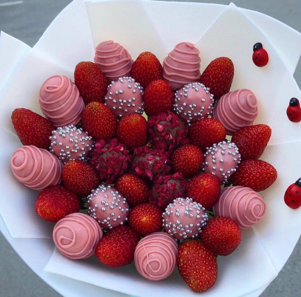 Сердце из клубники в шоколаде