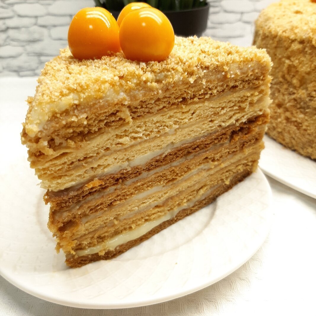 Торт с медовыми коржами и кремом чиз