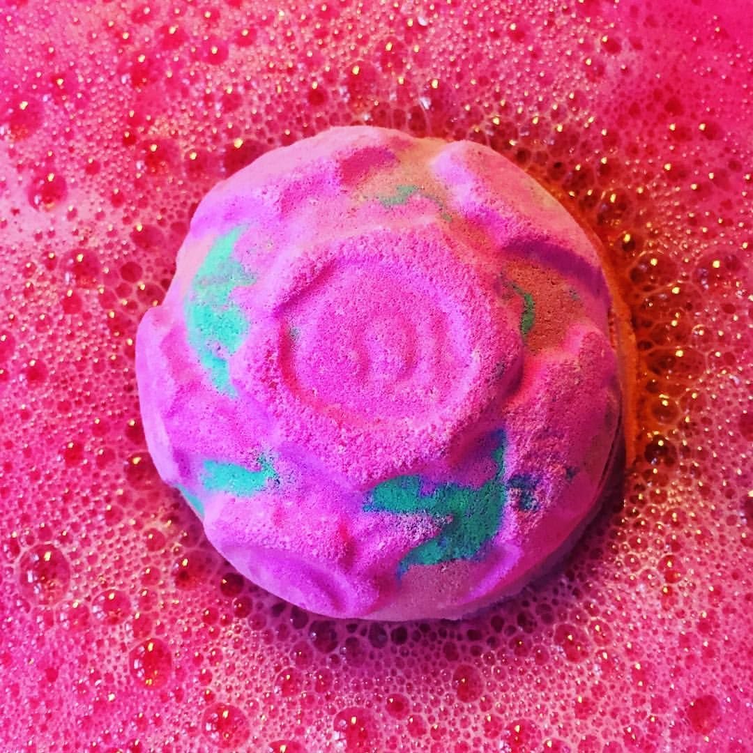 Бомбочка lush розовая