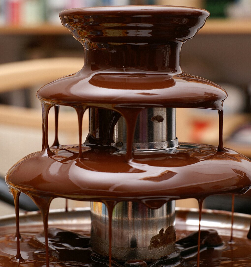 Купить шоколад для шоколадного фонтана. Шоколадный фонтан. Шоколадный фонтанчик. Шоколад для фонтана. Шоколадный фонтан маленький.