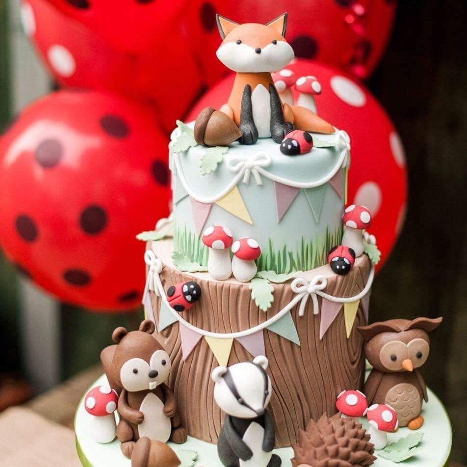 Торт с фигурками животных
