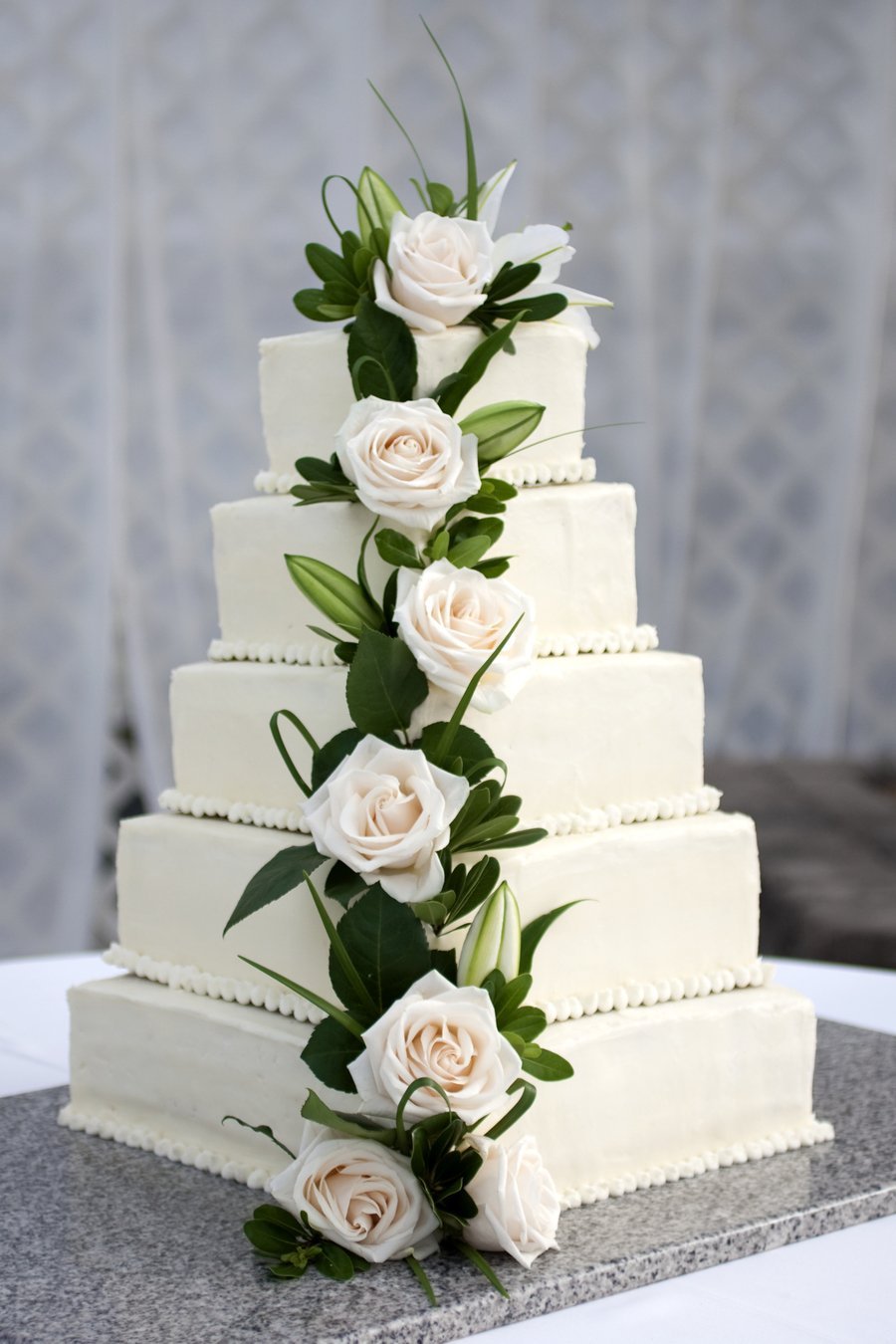Прямоугольный торт на свадьбу