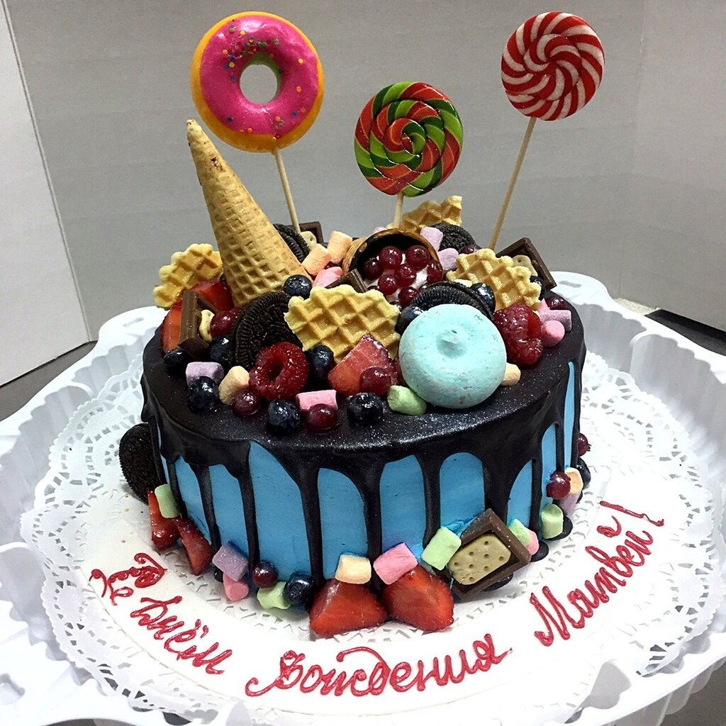 Семейный торт красивый