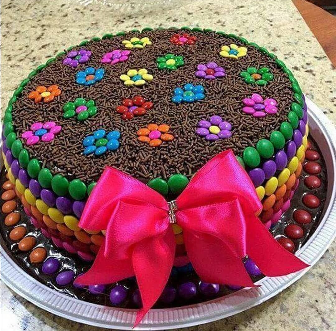 Торт на день рождения с клубникой