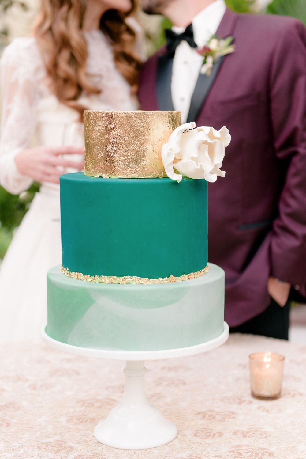 Свадебный торт в изумрудном цвете