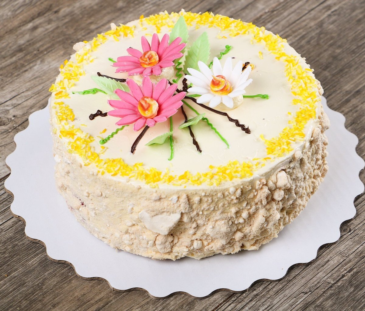 Пирожные с ромашками