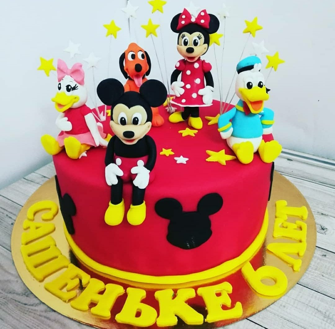 Зеленый торт с Микки Маусом