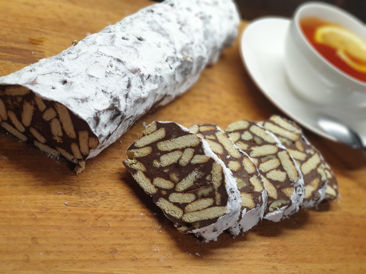Колбасный торт из печенья