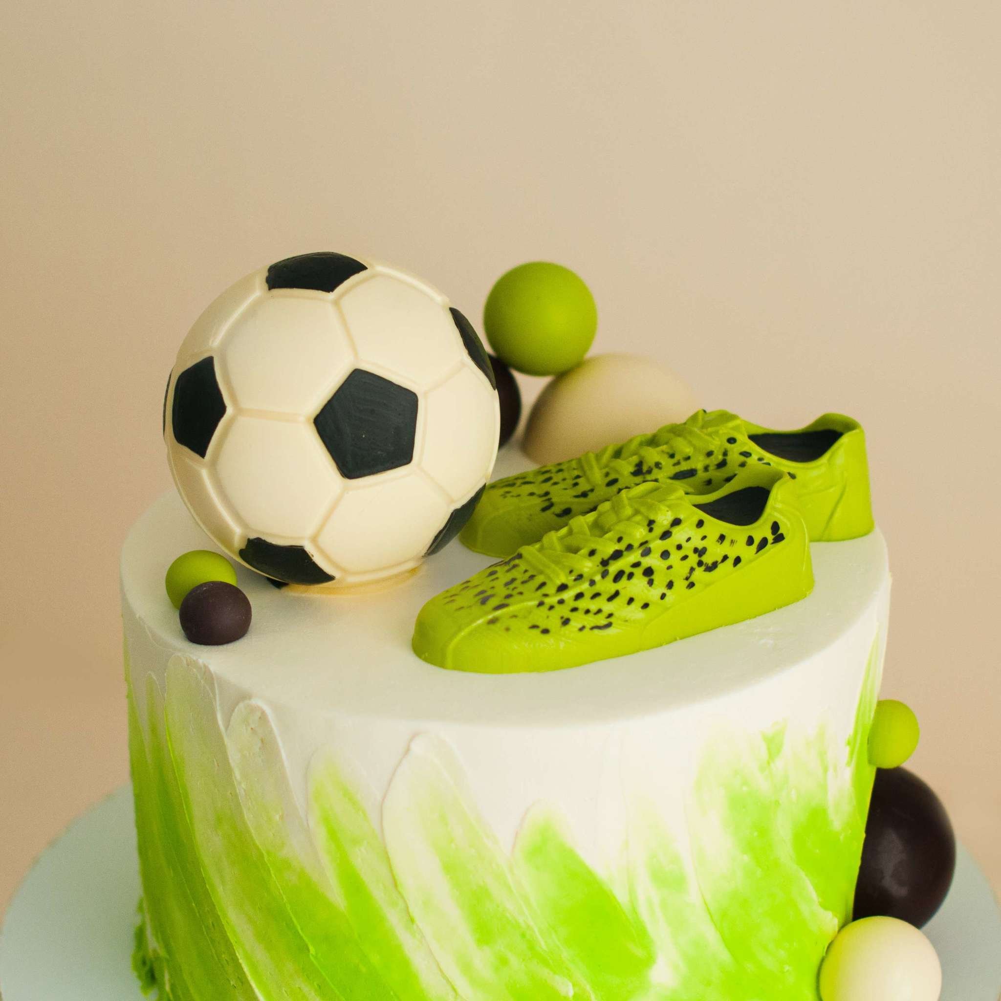 Торт для мальчика мяч. Торт «футболисту». Торт с футбольной тематикой. Торт для маленького футболиста. Торт мяч.