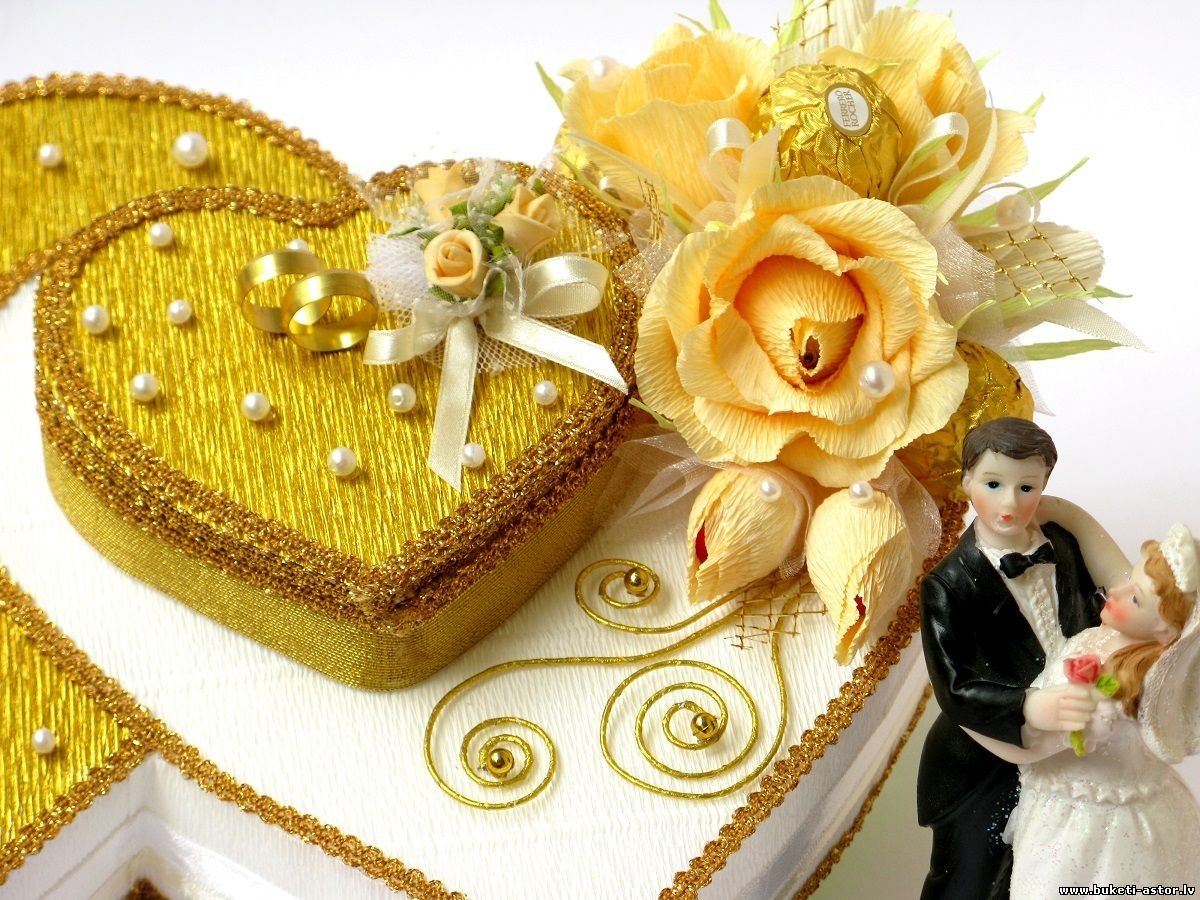 Украшение торта на золотую свадьбу