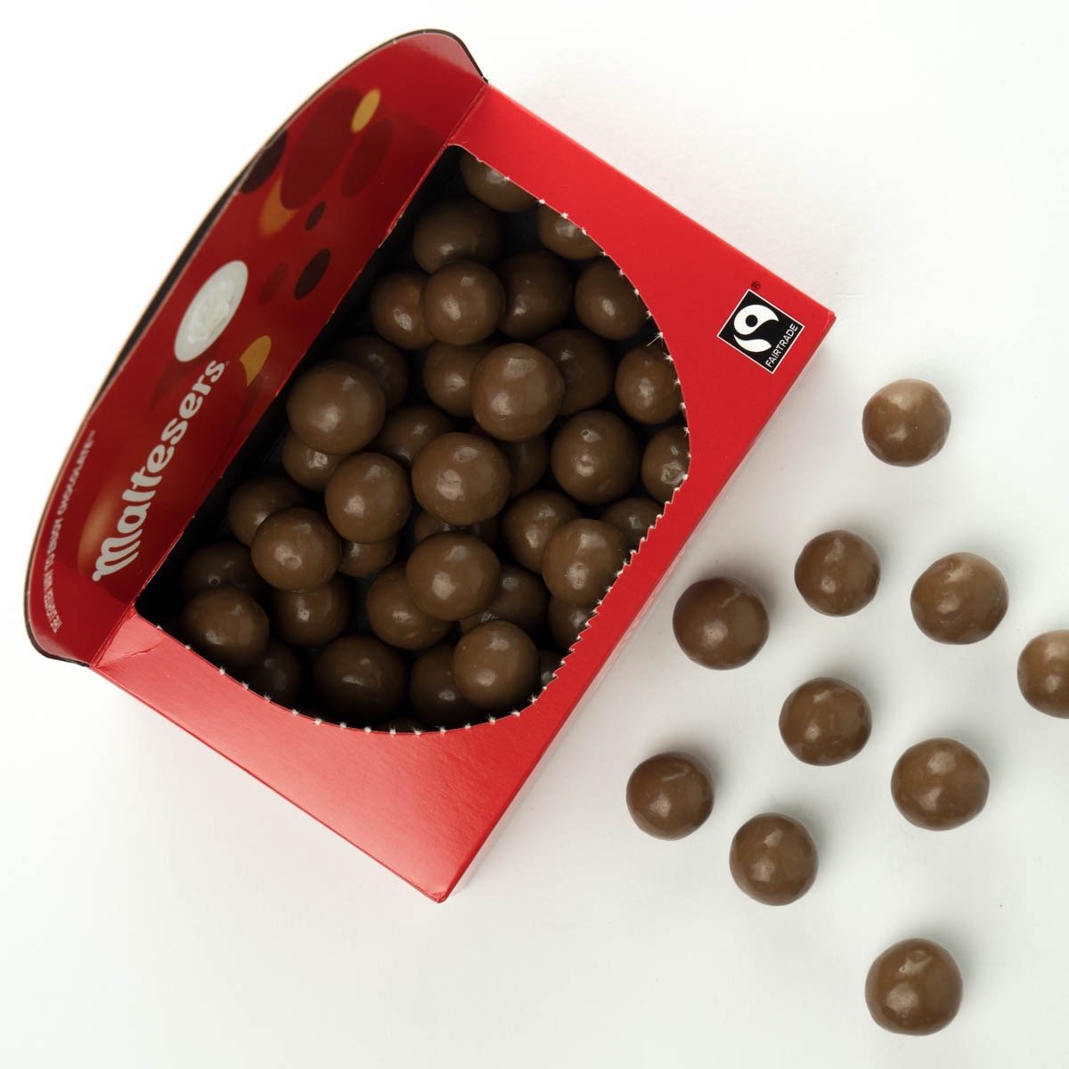 Хрустящие шоколадные шарики. Шоколадные шарики Maltesers. Шоколадные конфеты Maltesers. Конфеты Maltesers шоколадные шарики. Драже Мальтизерс.