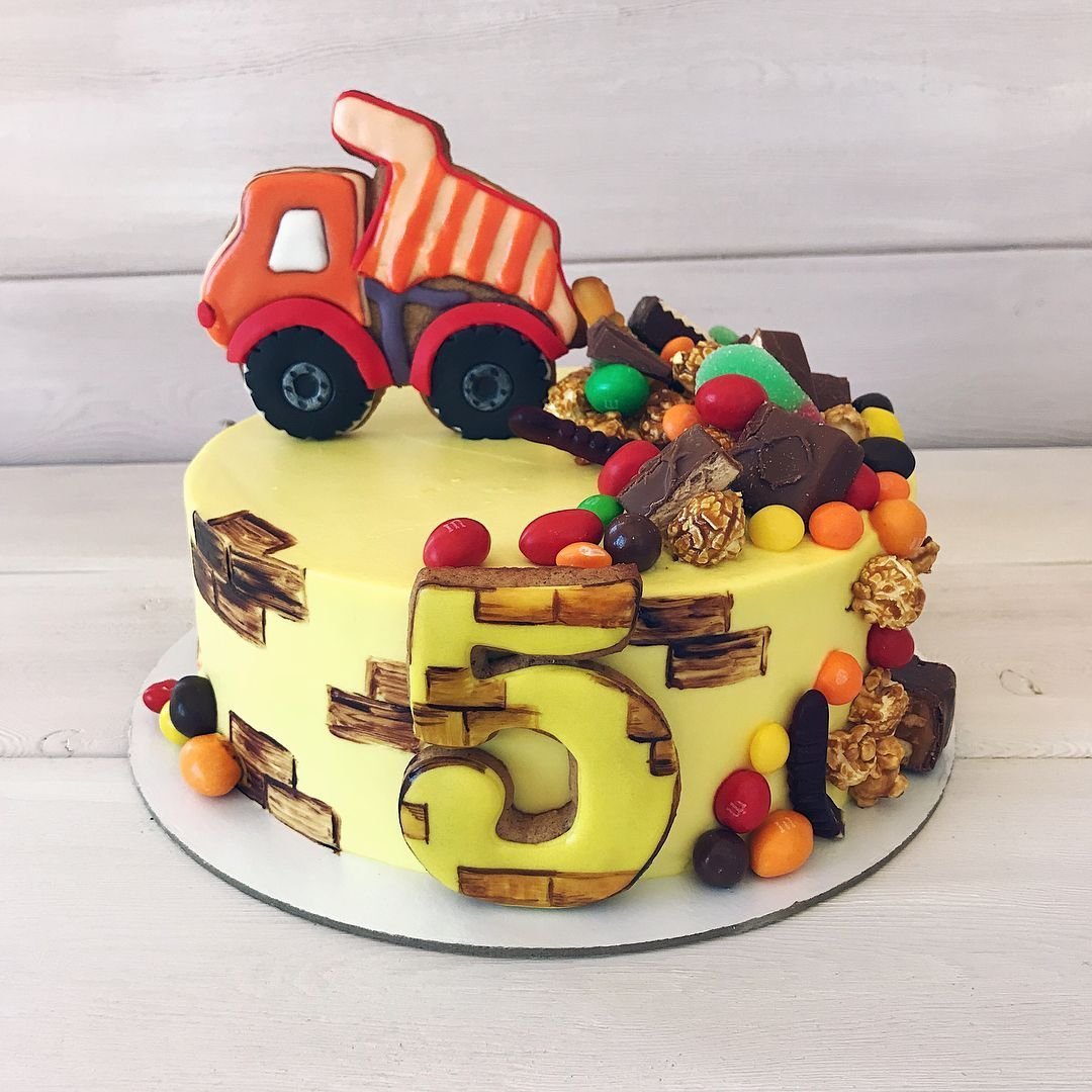 Торт с машиной для мальчика