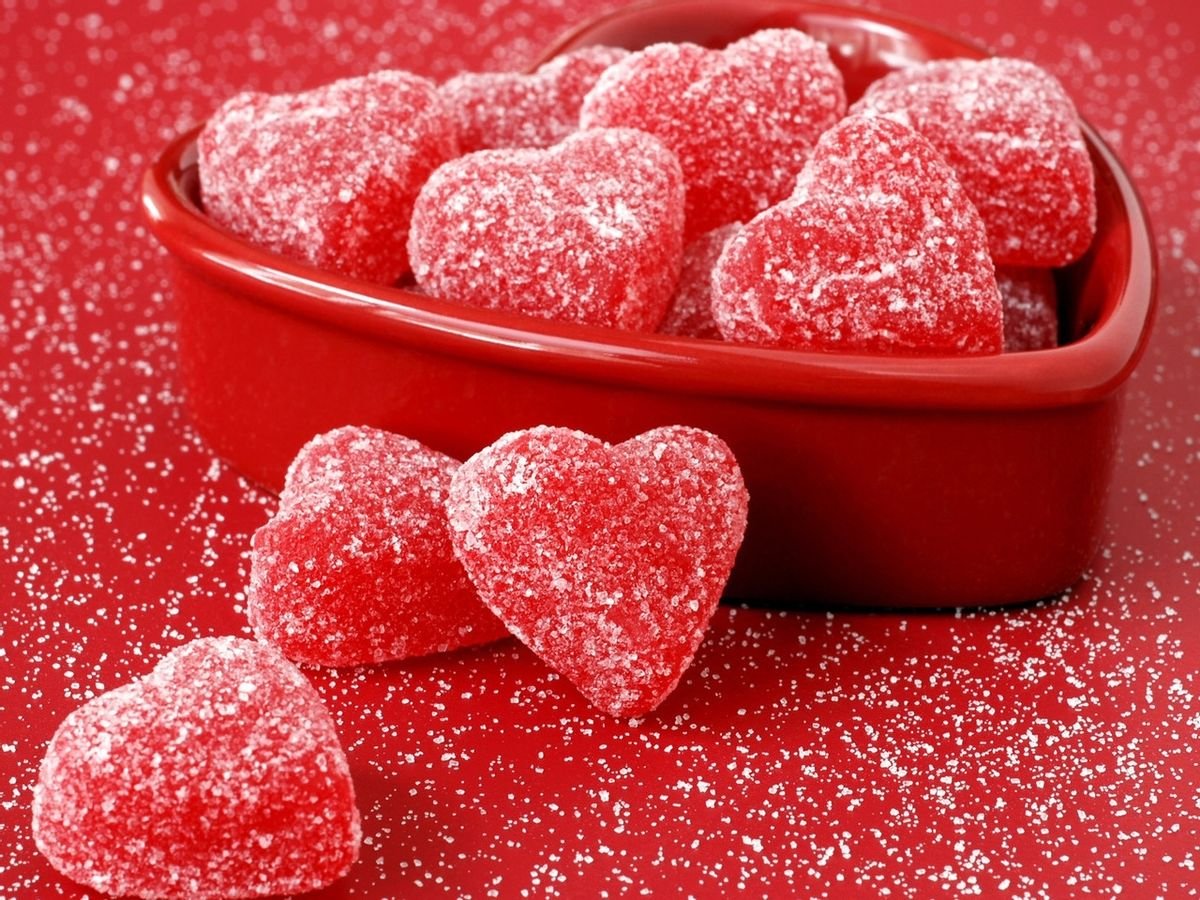 Розовые сердечки конфеты