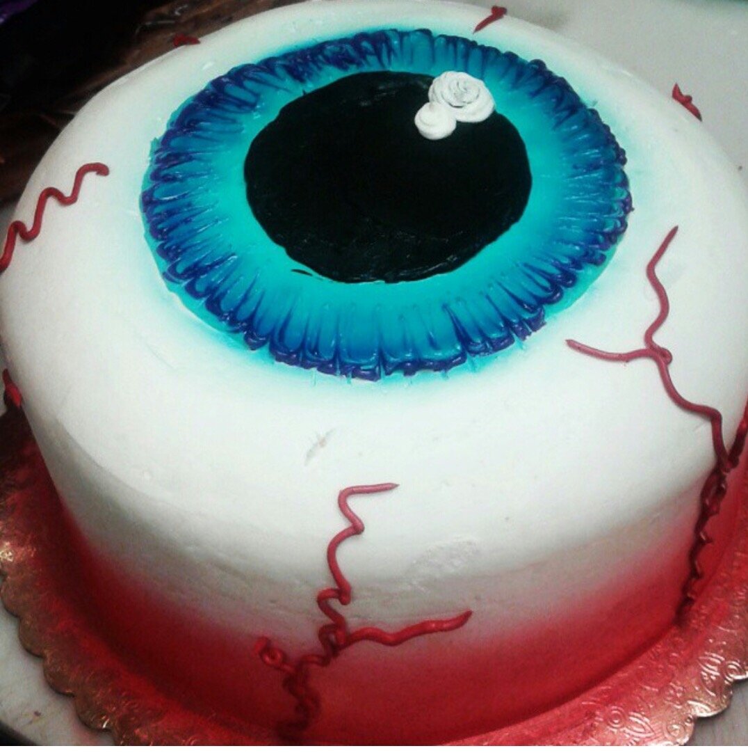 Торт глазки. Торт на Хэллоуин. Торт с глазами.