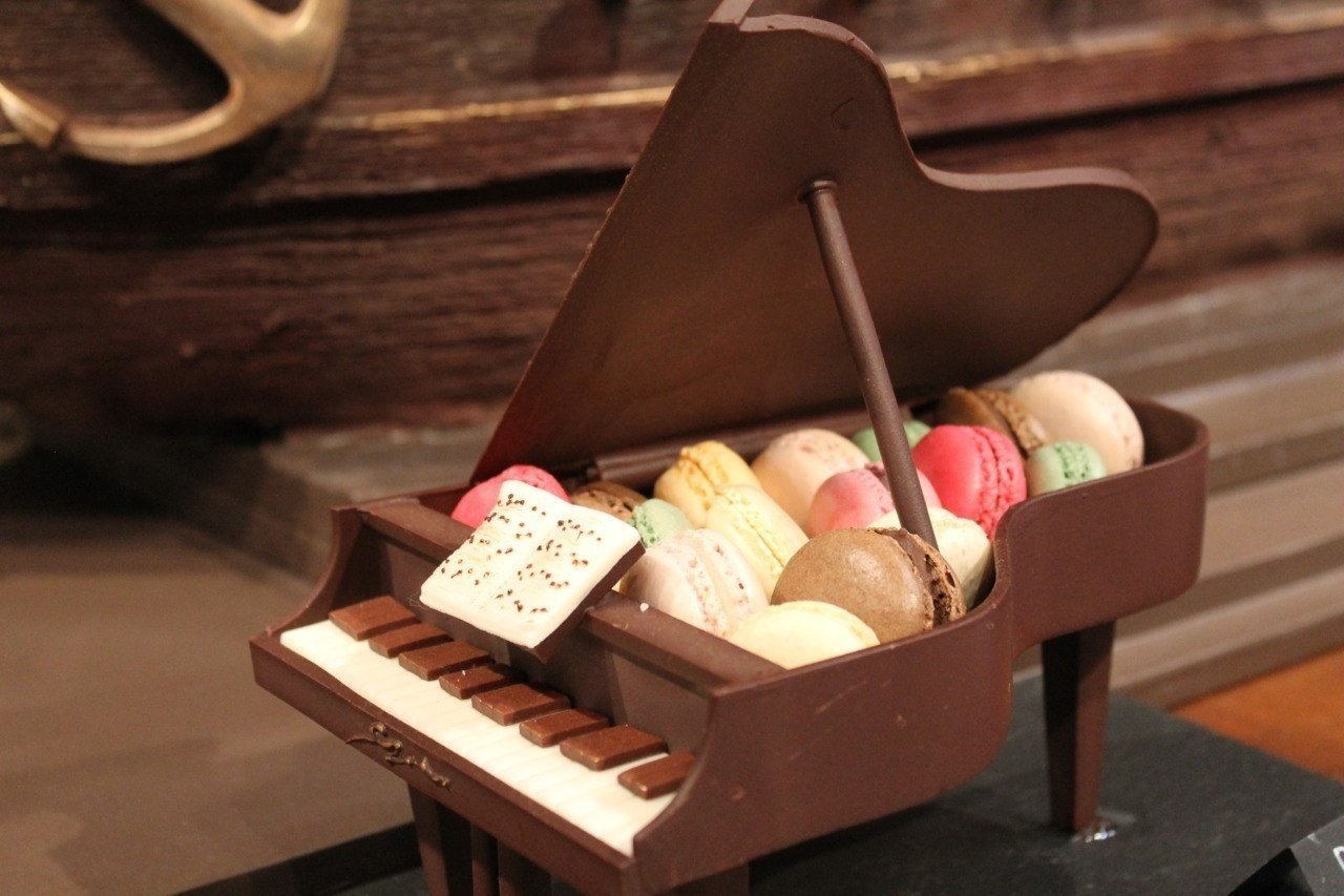 Музыка сладость. Шоколадный рояль. Шоколадное пианино. Музыкальные инструменты из шоколада. Шоколад музыкальные инструменты.