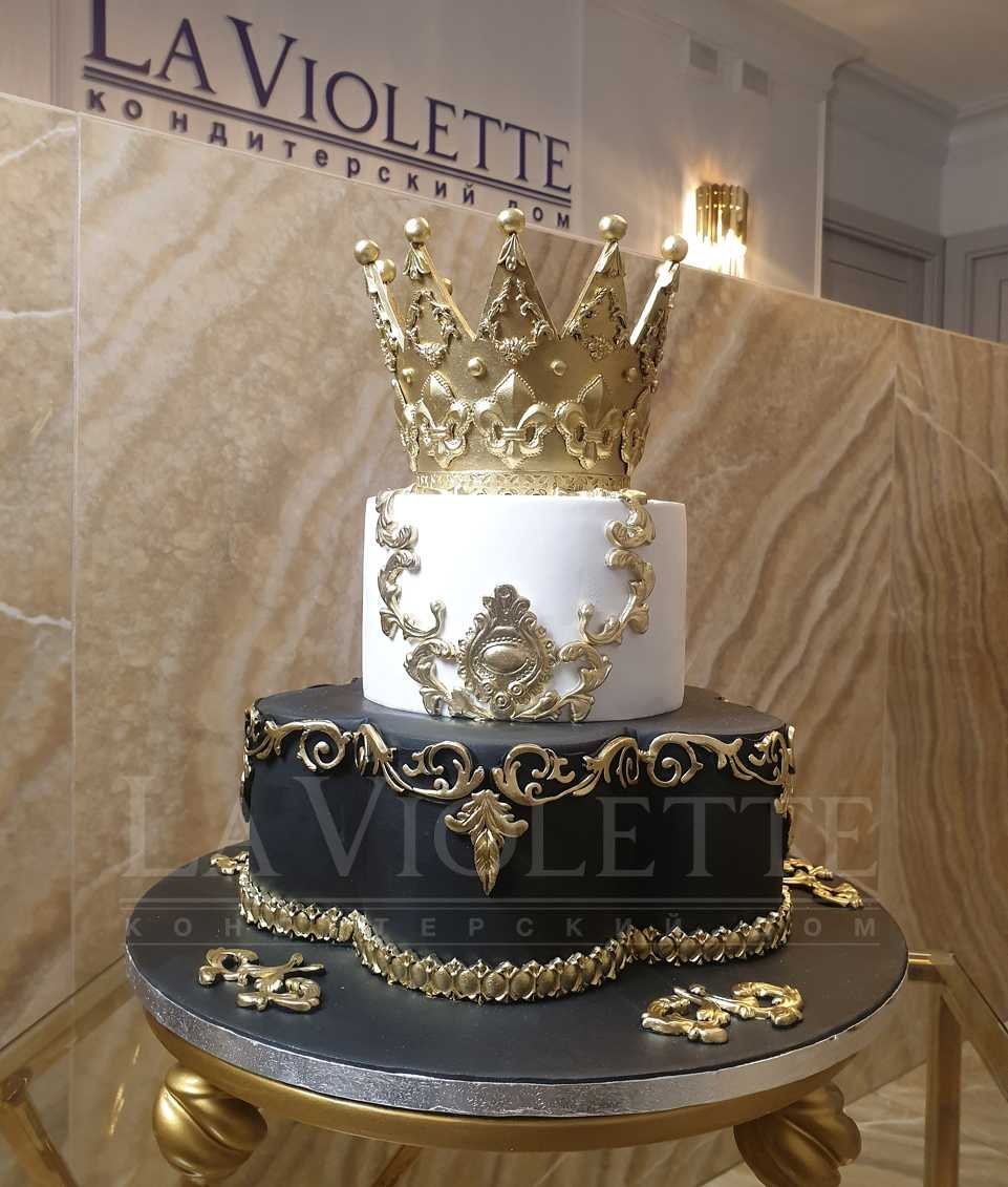 Черный торт с короной