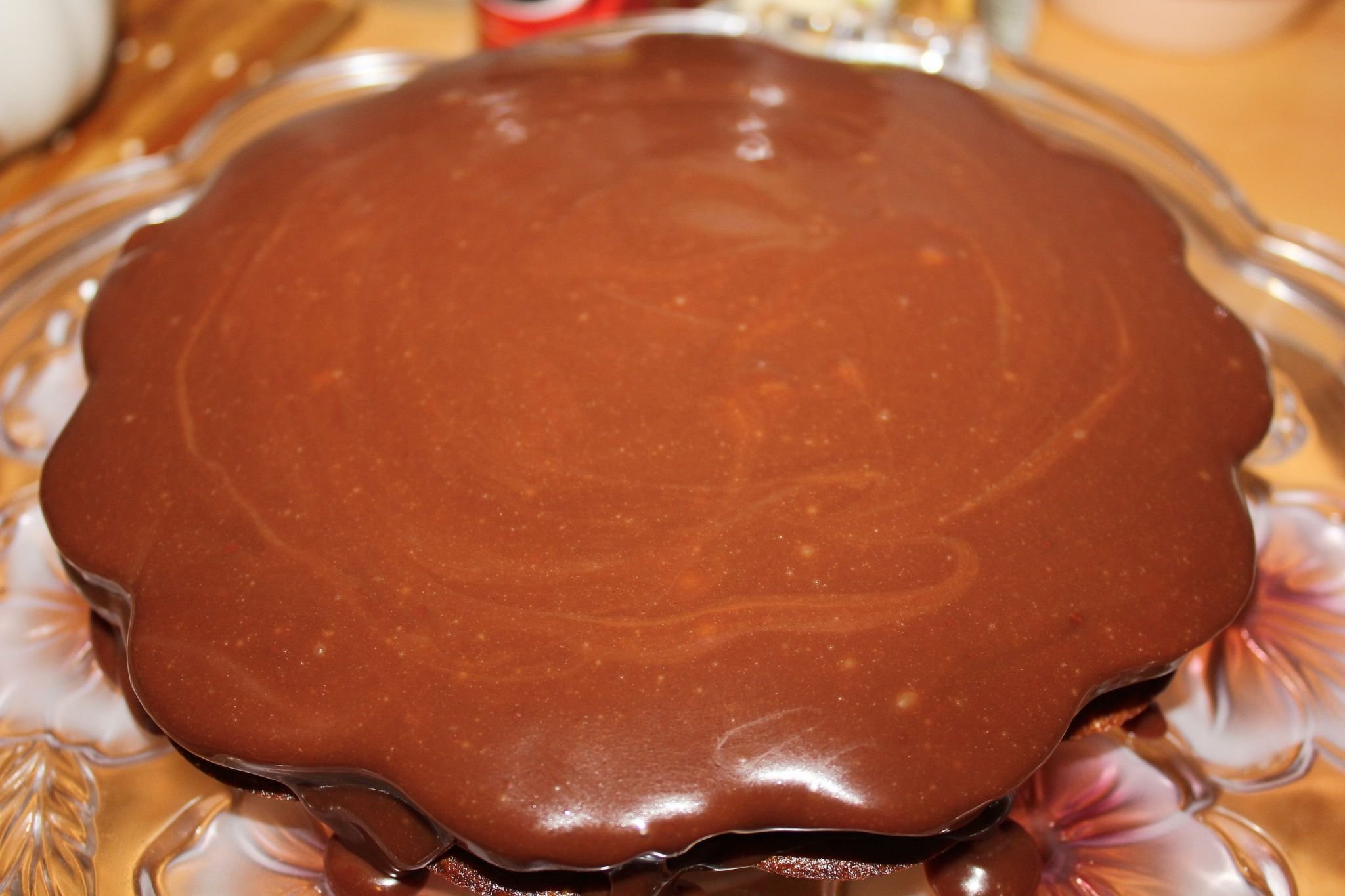 Глазурь из растительного масла. Приготовление шоколадной глазури. Шоколадная помадка для торта. Шоколадная глазурь из шоколада. Глазурь для торта из шоколада.