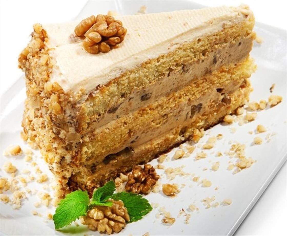 Украшение торта грецкими орехами