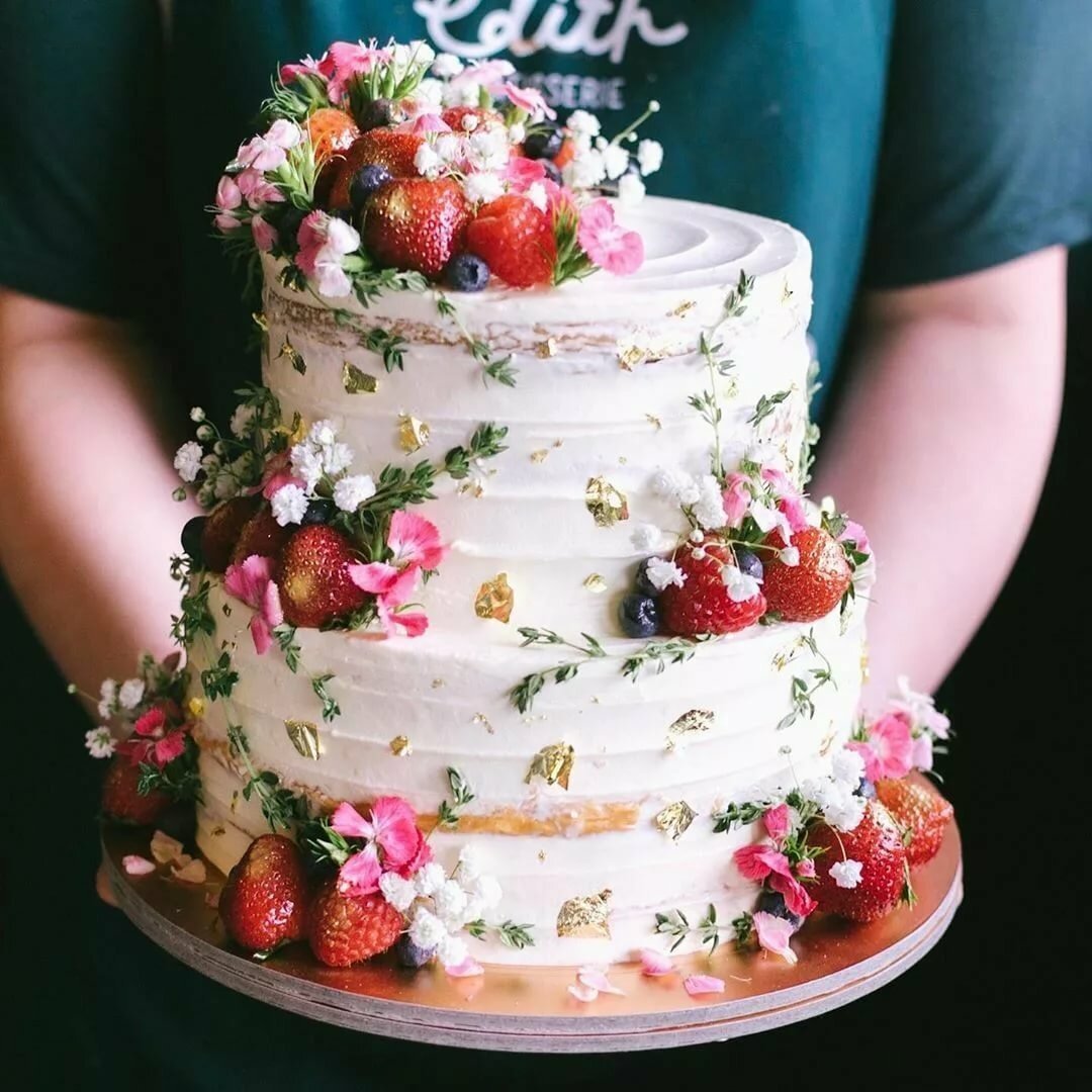 Двухъярусный необычный свадебный торт