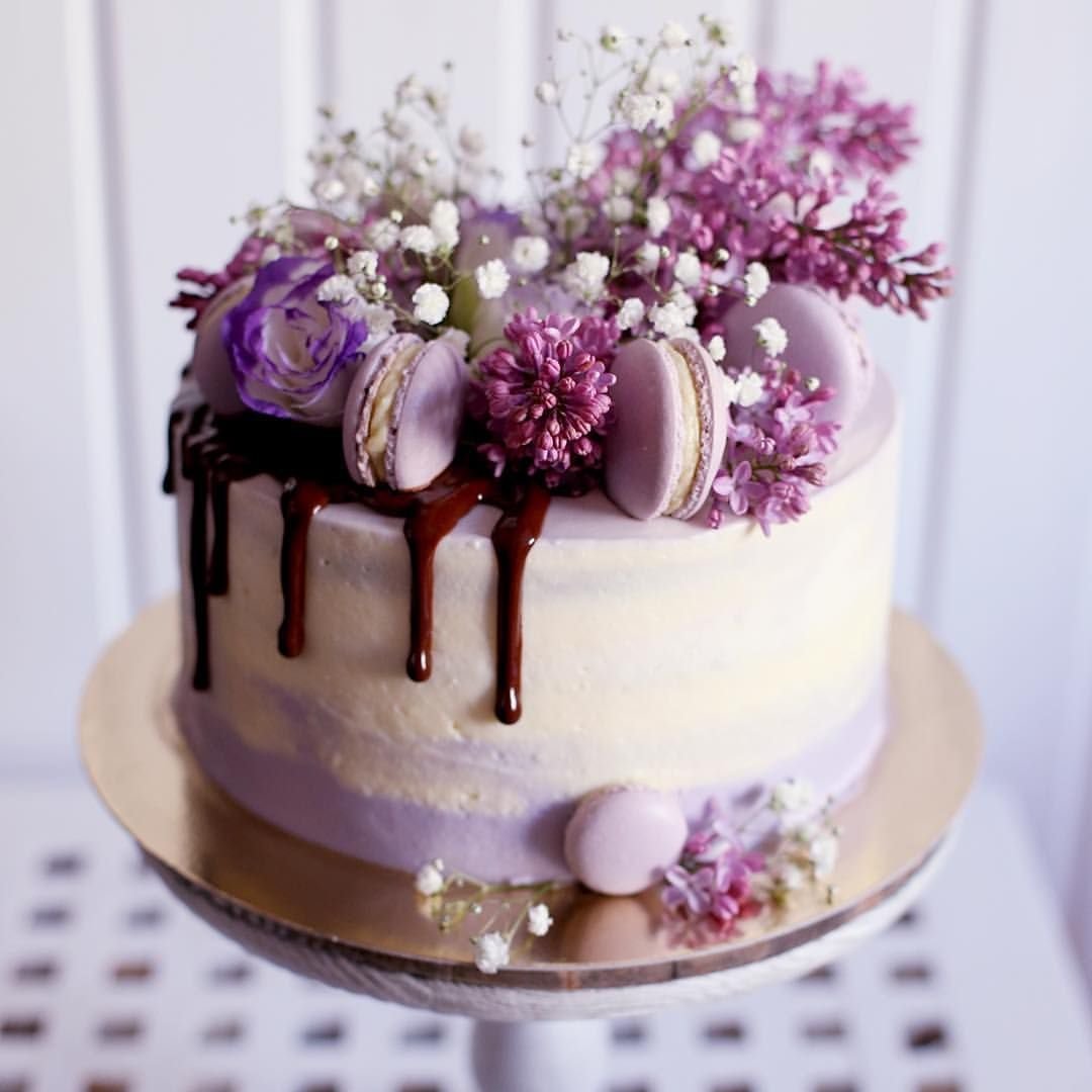 Фиолетовый торт с цветами