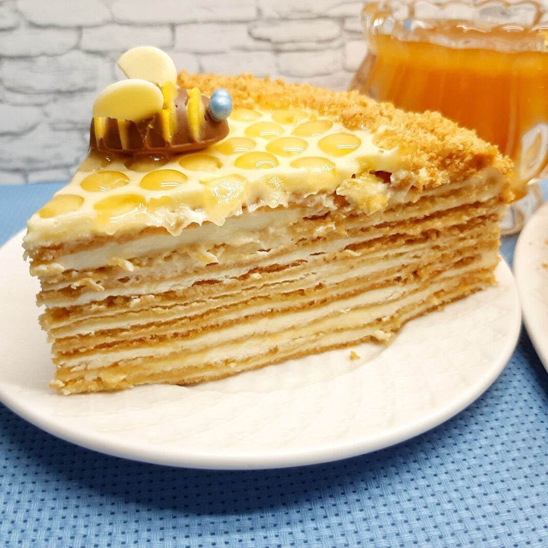 Торт медовый рецепт со сметанным кремом пошаговый. Наполеон, Прага, медовик. Сметанный медовик Панчо. Сметанник Наполеон медовик.