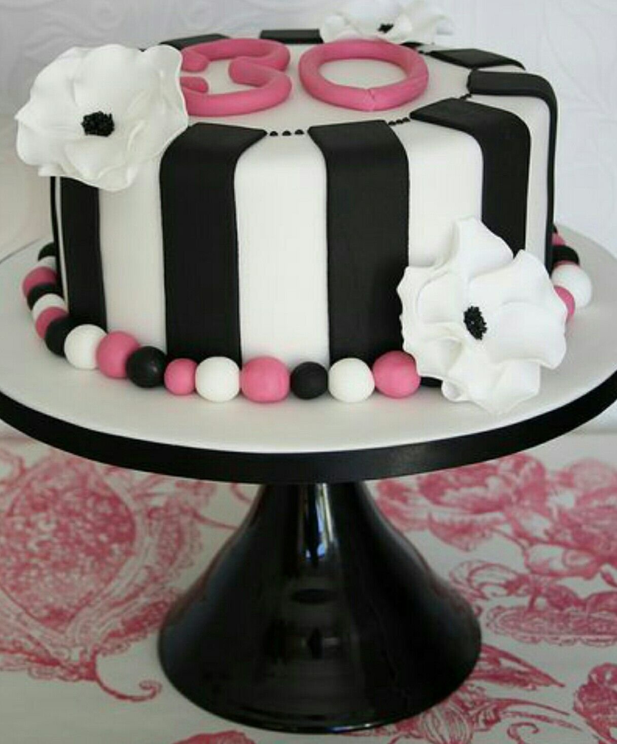 Черно розовый торт. Торт черно розовый. Торт черный с розовым. Бело-розово-черный торт. Черно-бело-розовый торт.