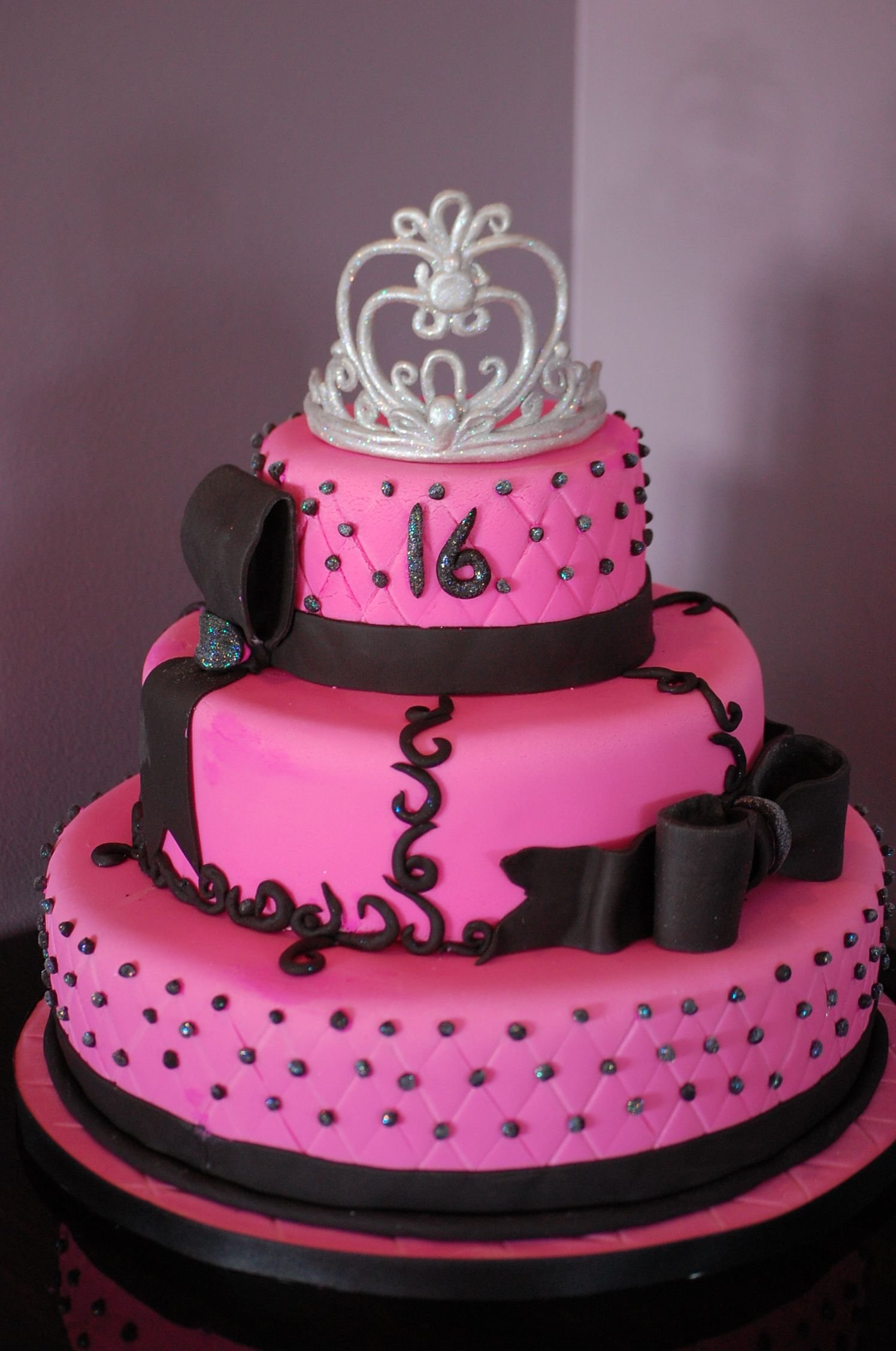 Черно розовый торт. Торт черно розовый. Торт черный с розовым. Черно розовый торт для девочки. Тортик черный розовый.
