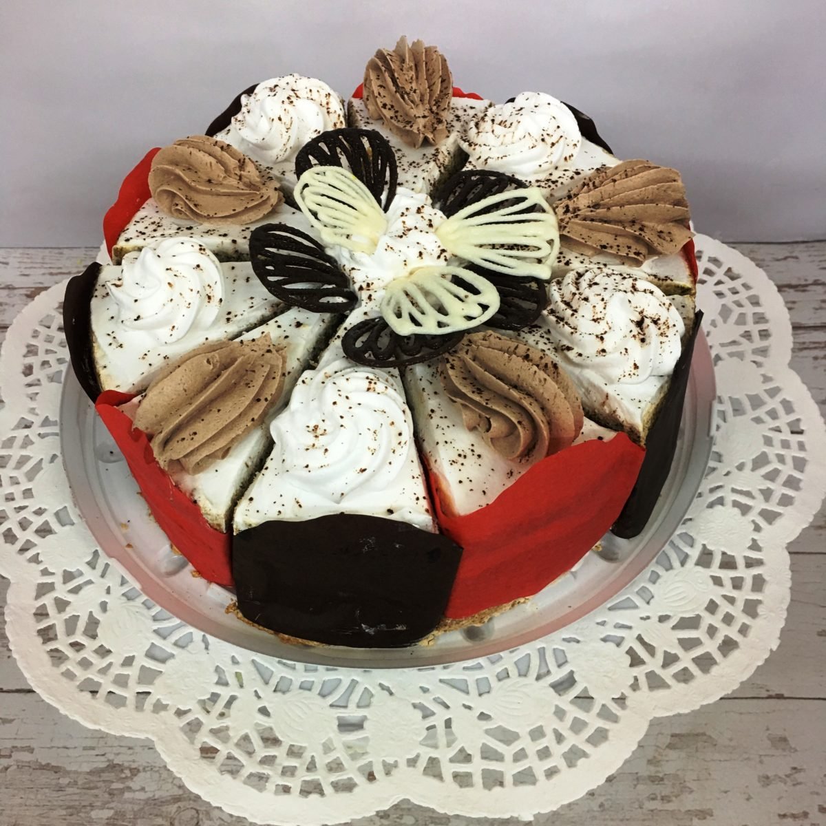 Торт Карпатка с клубникой