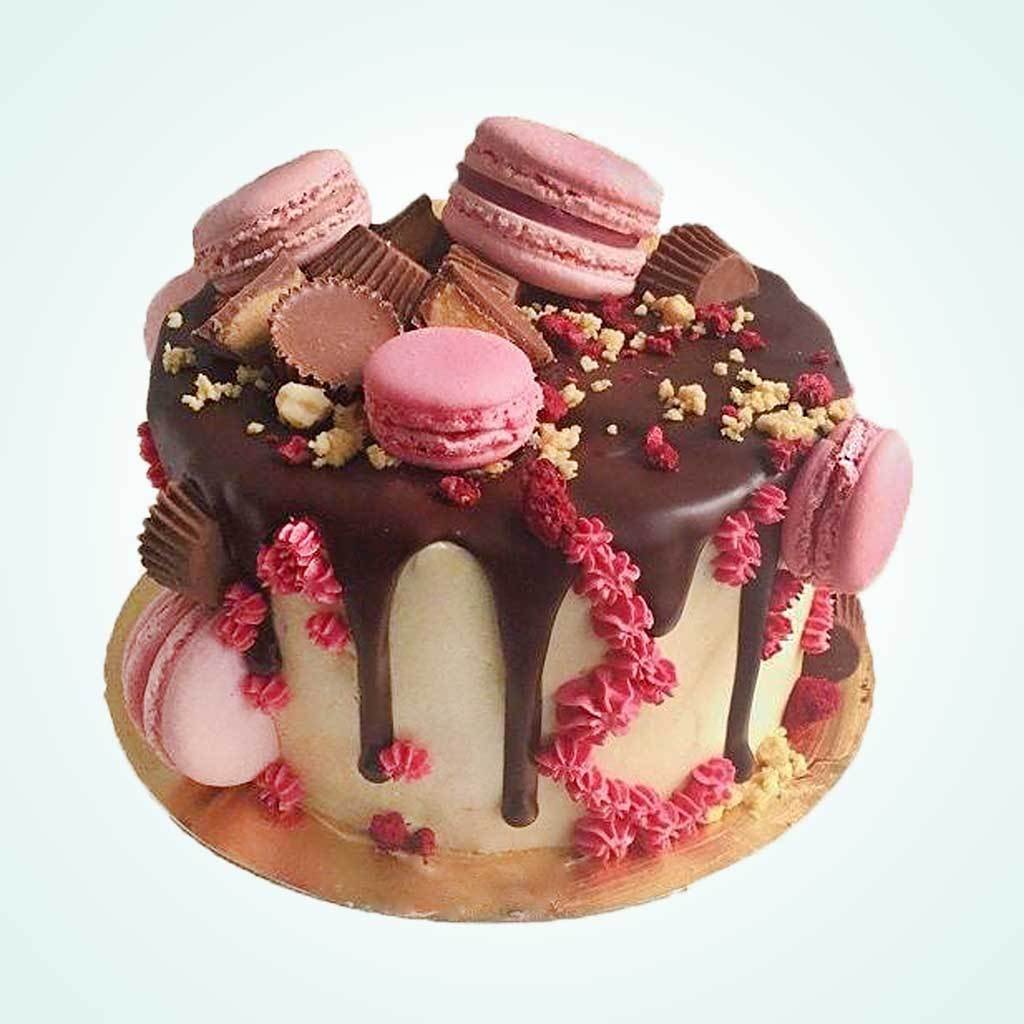 Декор торта макаронами
