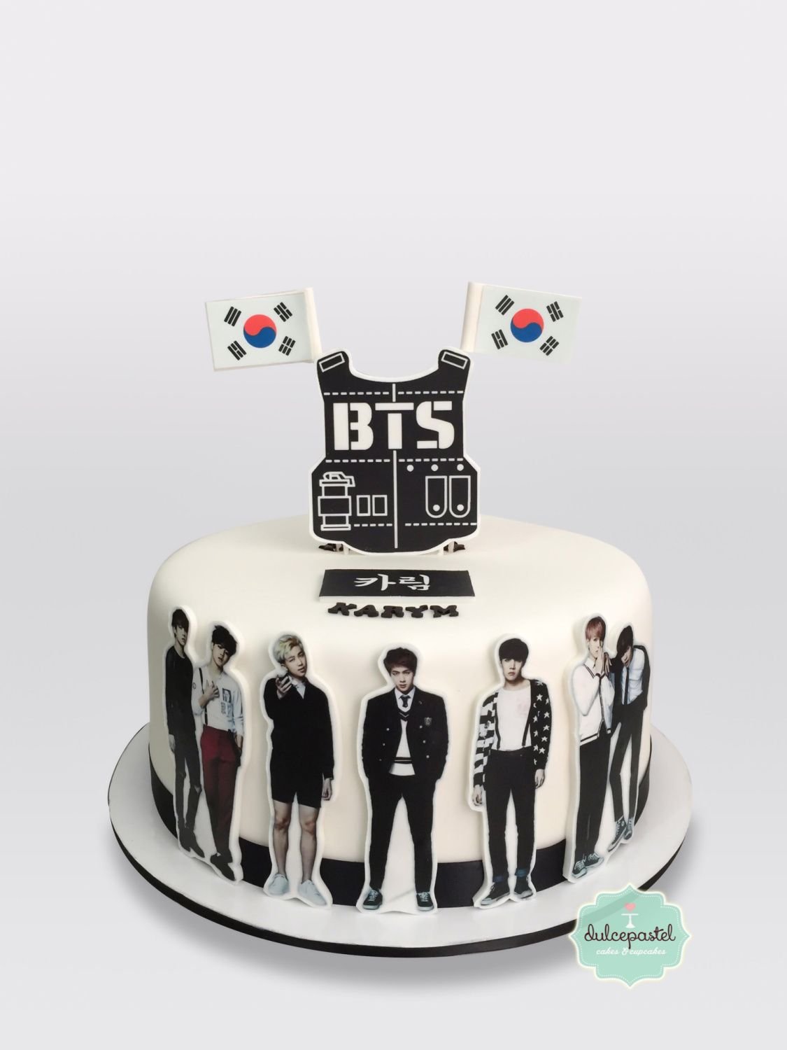Торт с группой BTS