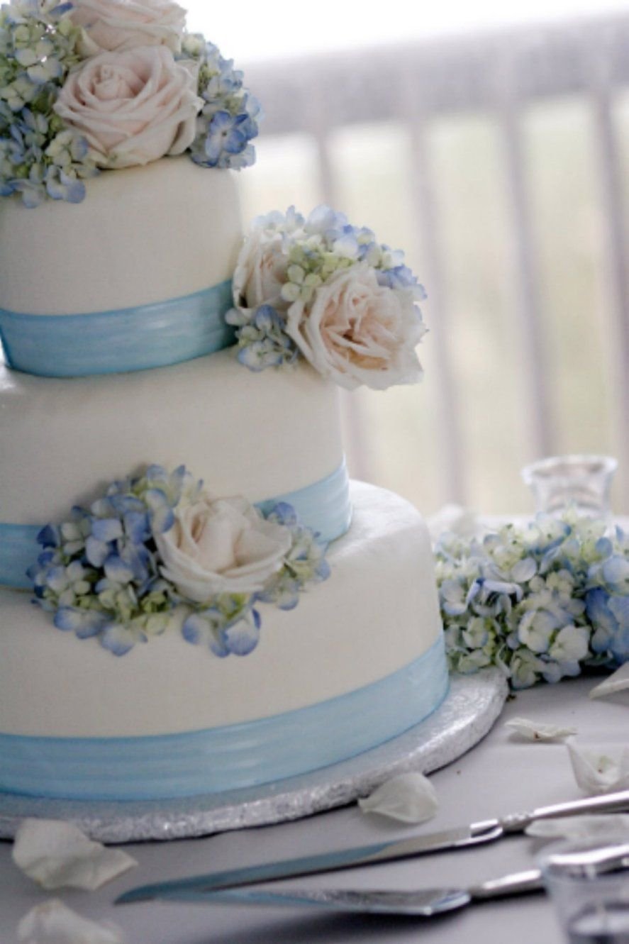 Свадебный торт голубой
