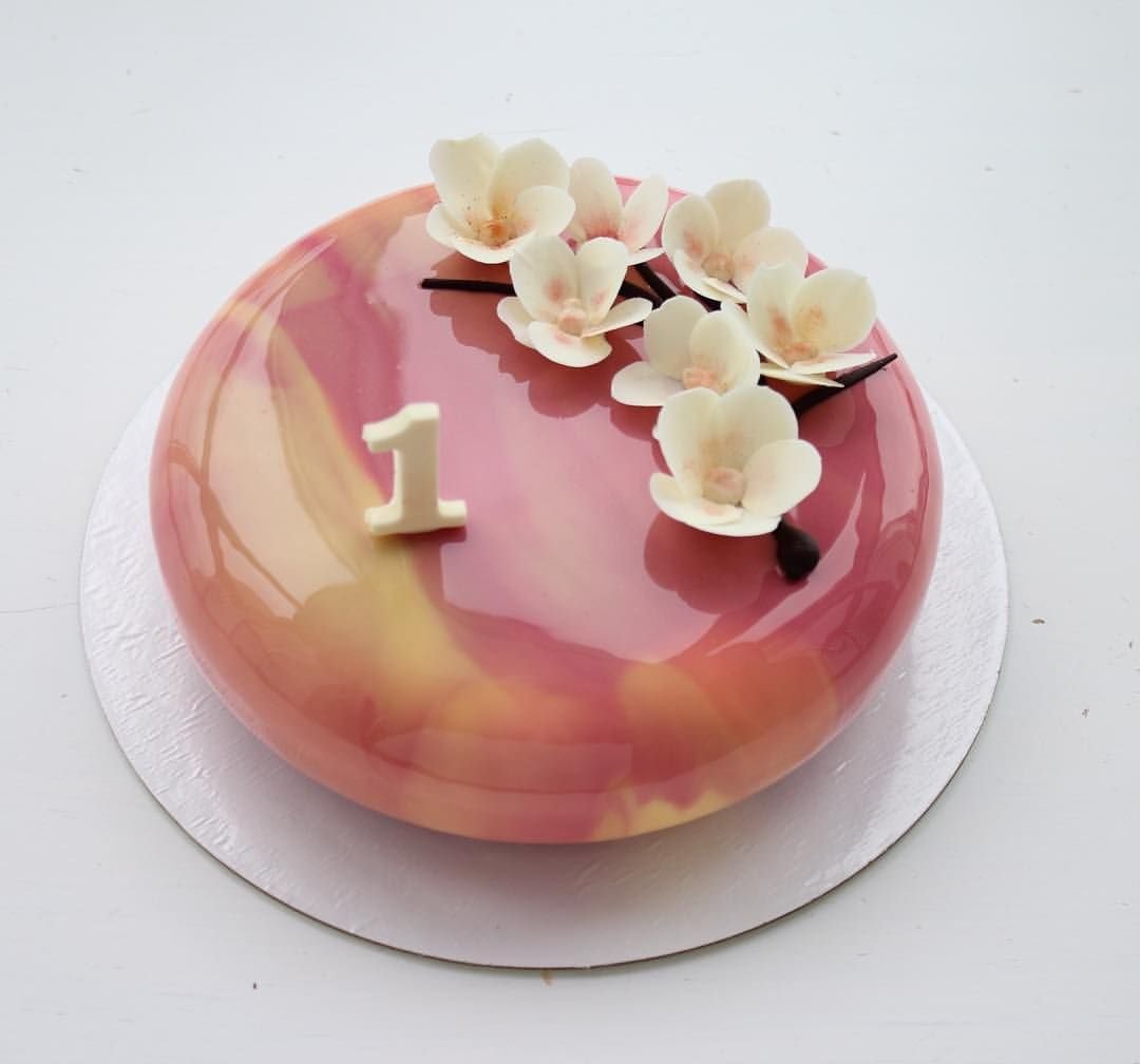 Сколько стоит муссовый торт 1 кг. Муссовый торт Эклипс. Украшение муссового торта. Муссовый торт с глазурью. Муссовые торты с цветами.