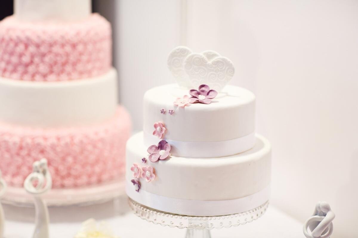 Двухэтажный торт на свадьбу
