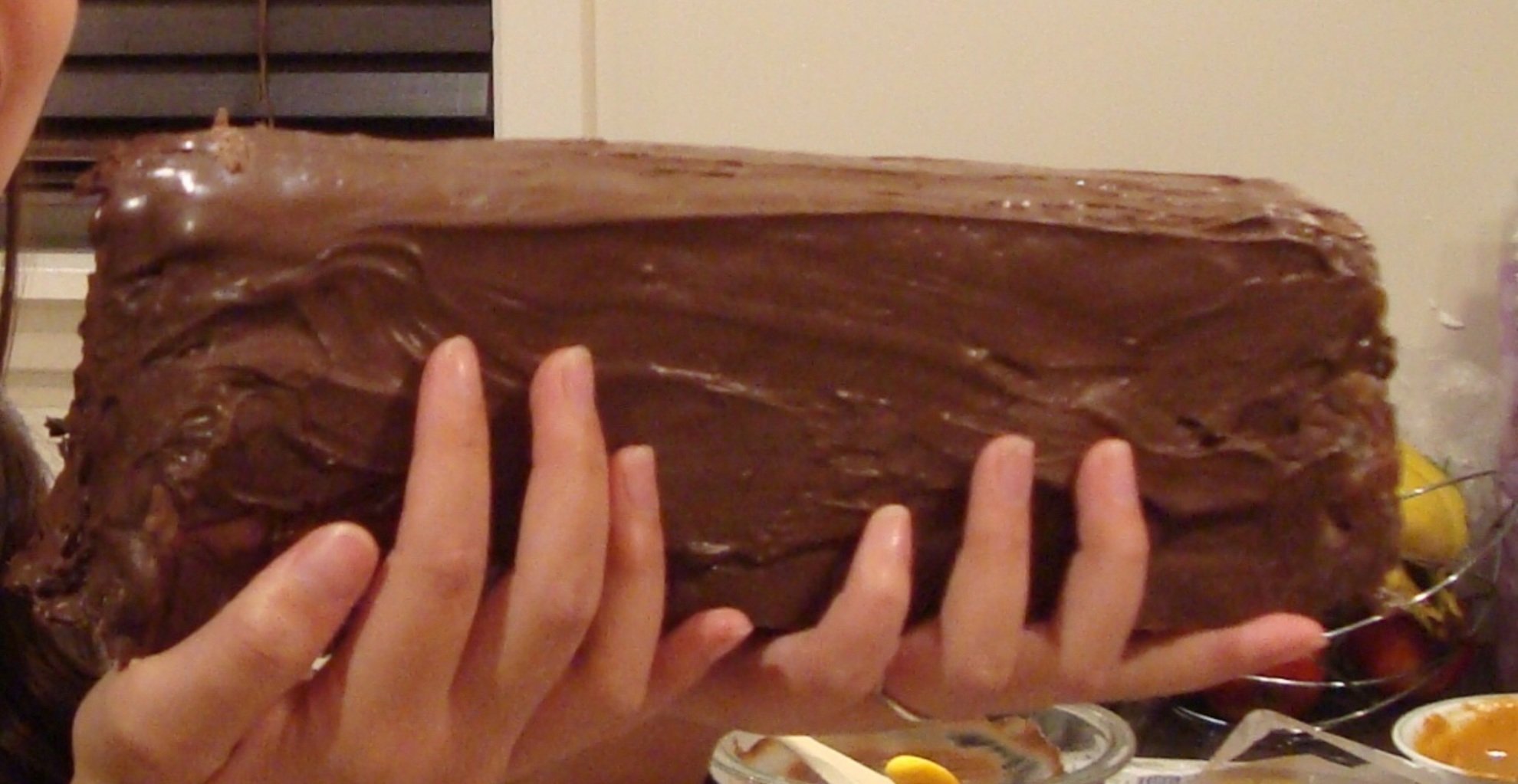 Невкусный шоколад. Огромный кусок шоколада. Большие конфеты. Большой шоколад. Огромный шоколадный батончик.