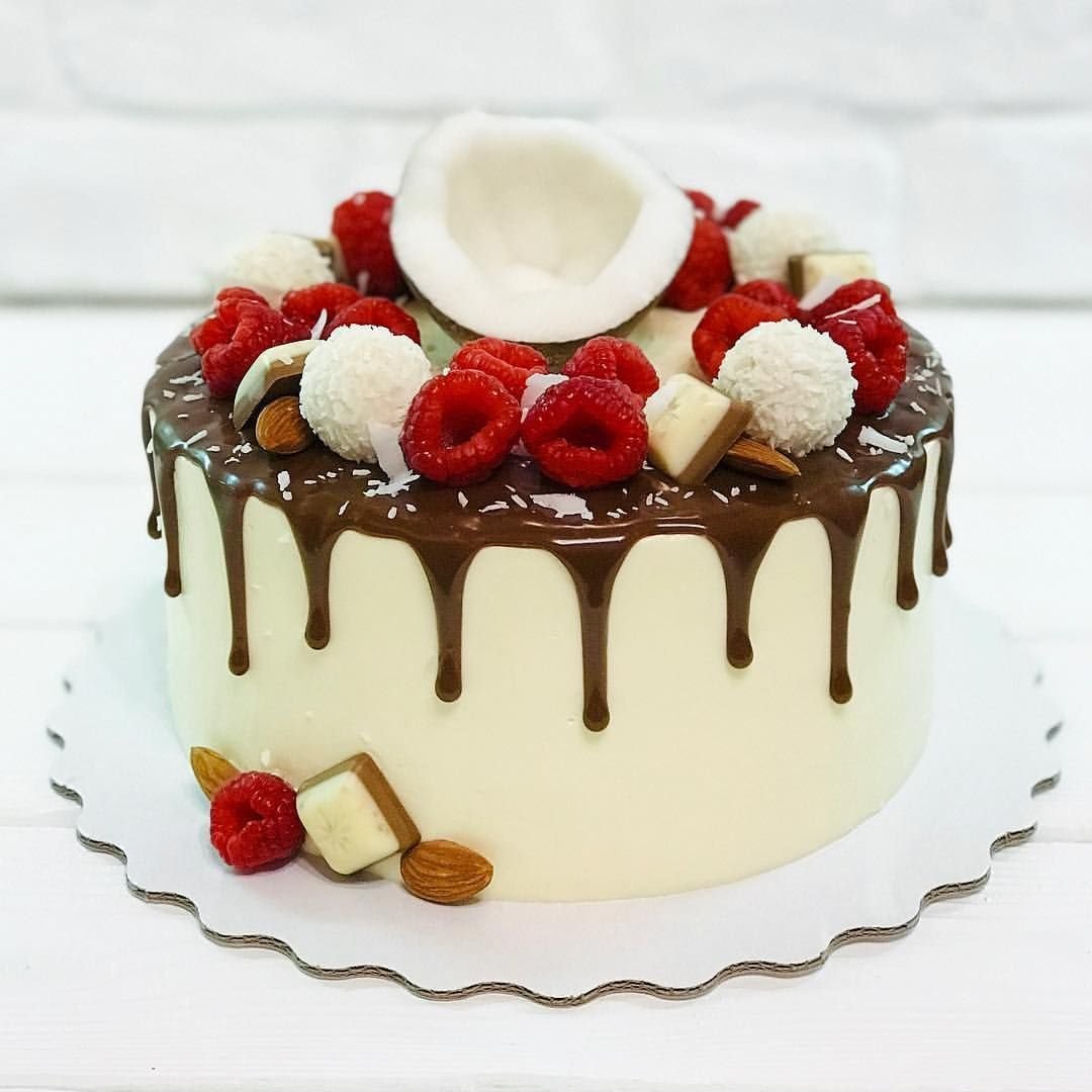 Торт с рафаэлками
