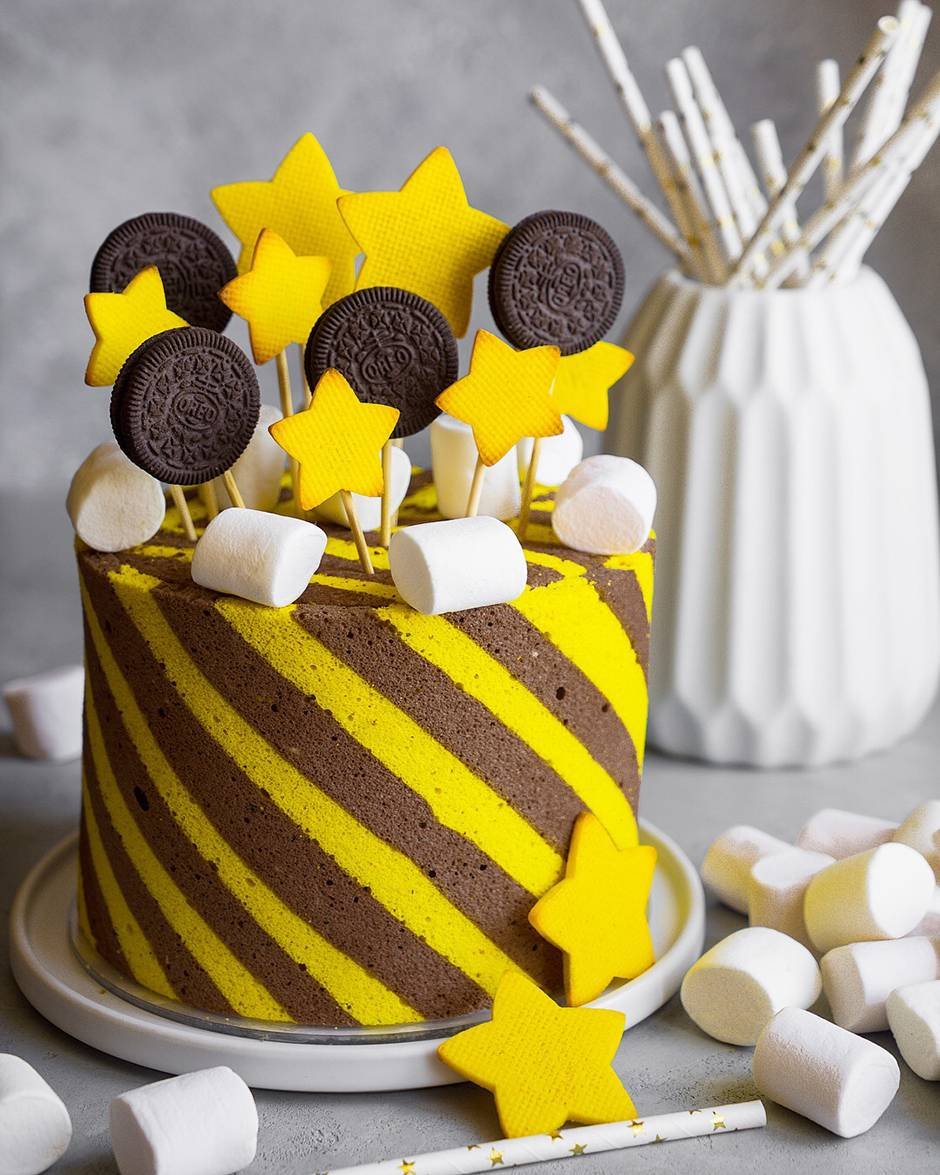 Торта "красный бархат" (Red Velvet).