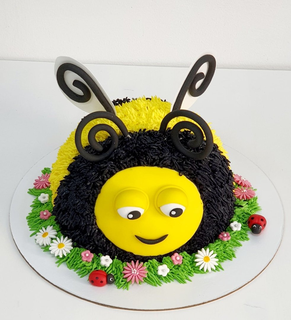 Торт с пчелкой