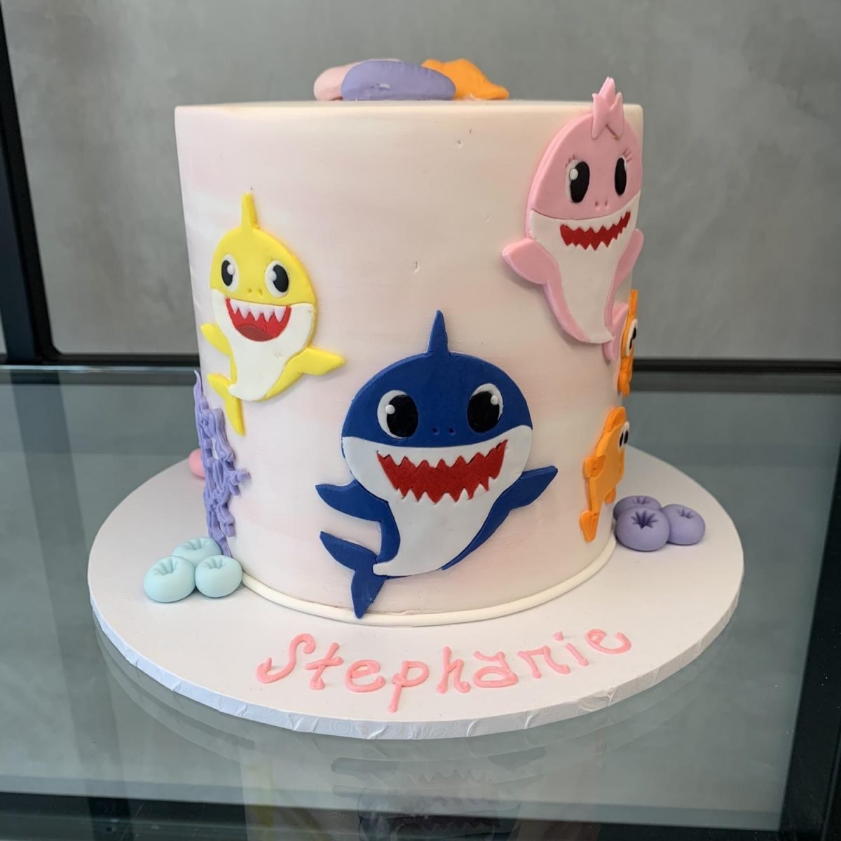 Торт Baby Shark для девочки