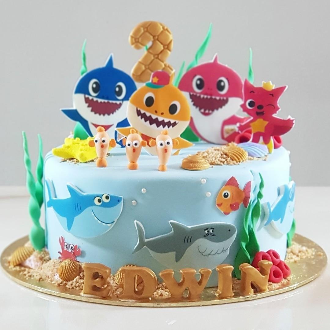 Торт Baby Shark для девочки