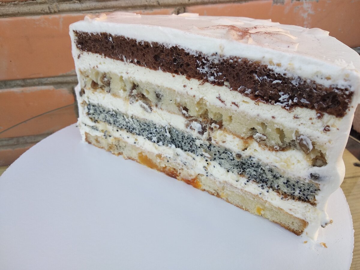 Торт с маком грецким орехом и изюмом