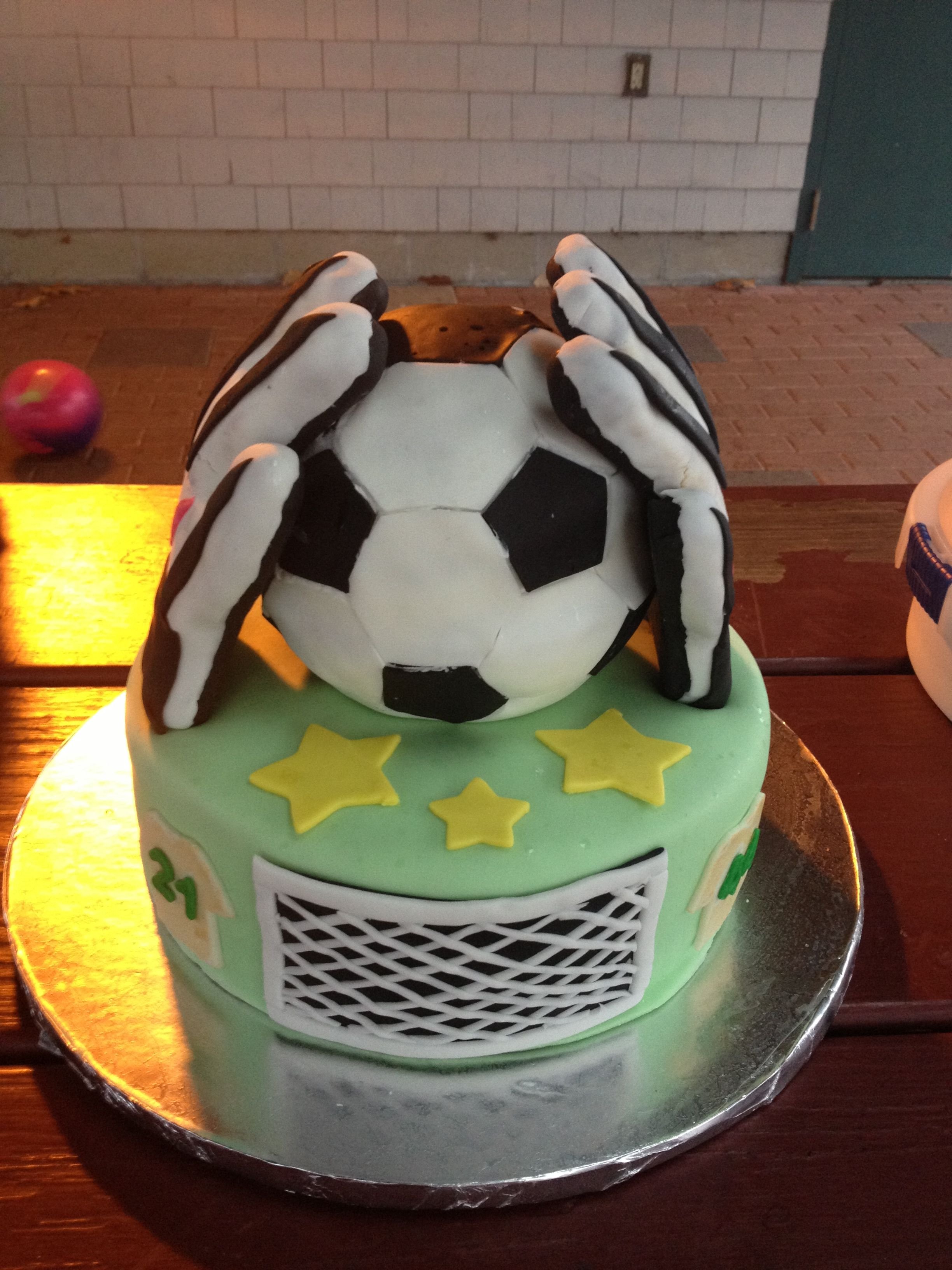 Торт на тему мальчиков. Торт для футбольного вратаря. Торт в стиле футбола. Торт «футболисту». Торт тематика футбол.