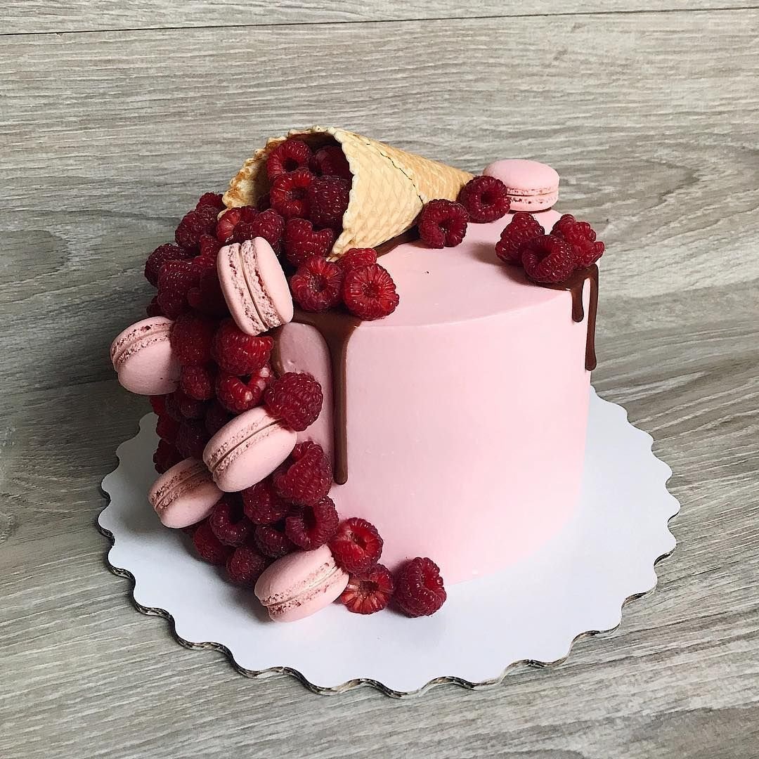 Торт с клубникой