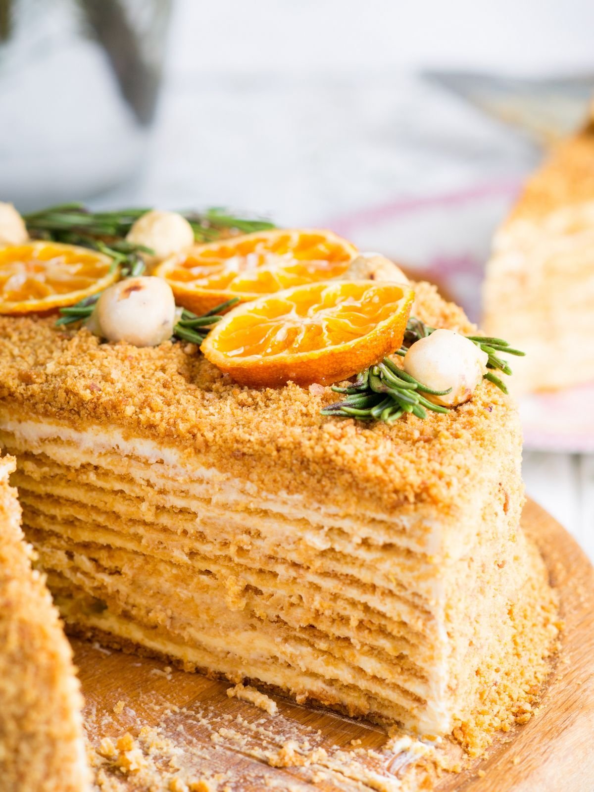 Медовик с черносливом и грецкими орехами
