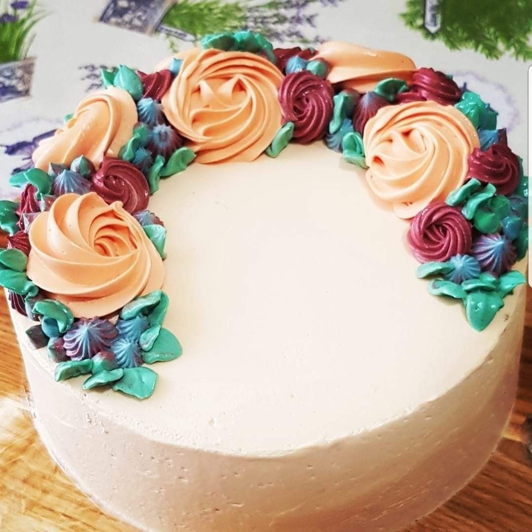 Торт с декором из ягод